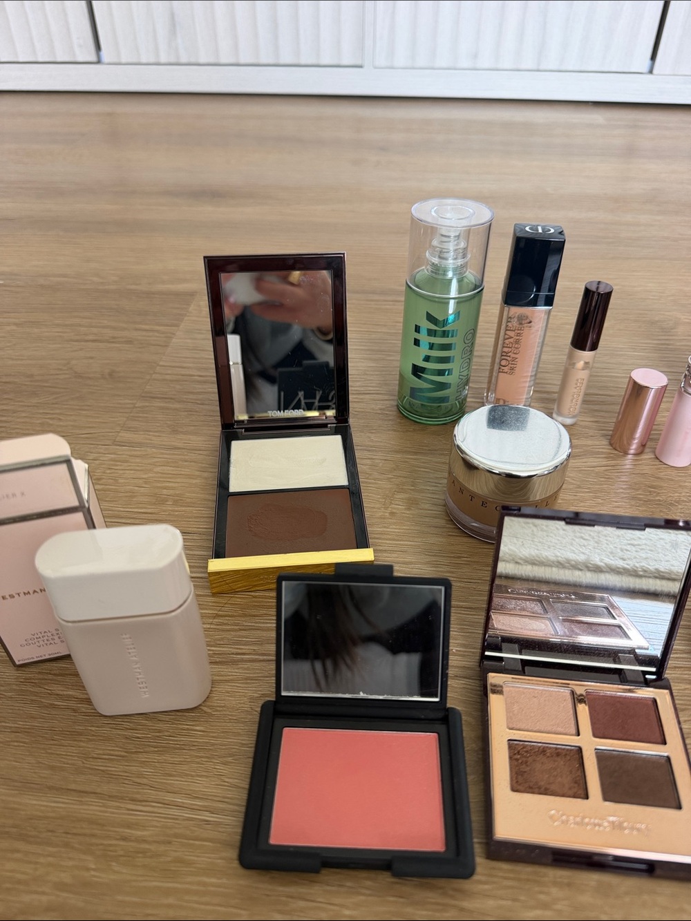 Assorted Women’s High End Makeup Set - Picture 2 of 4